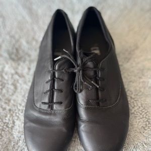 Bloch Respect tap shoes in black. Women’s size 9